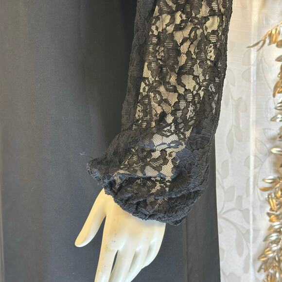 White House Black Market Women’s 12 Black Lace Sleeve Shift Cocktail Dress - Picture 6 of 12